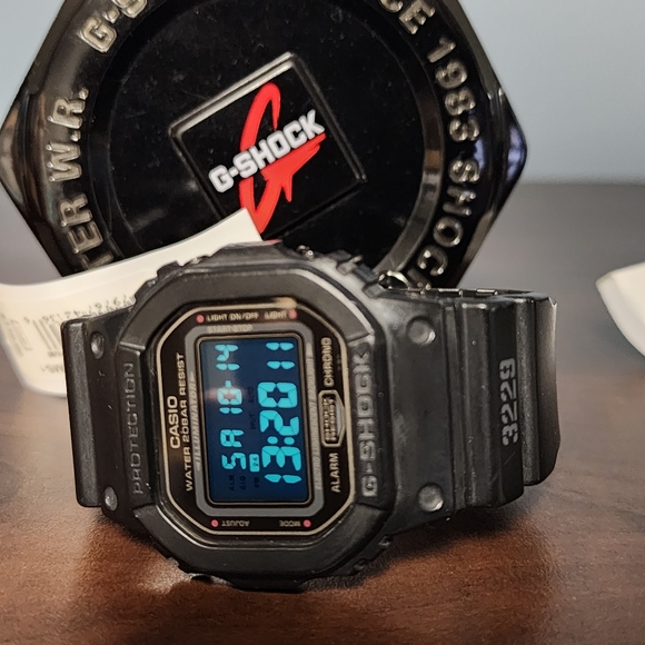 Casio G-SHOCK DW5600MS-1 Flash Alert Matte Black Digital 200m Men's Watch - Picture 5 of 11